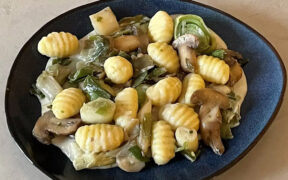 plat de gnocchis poireaux champignon